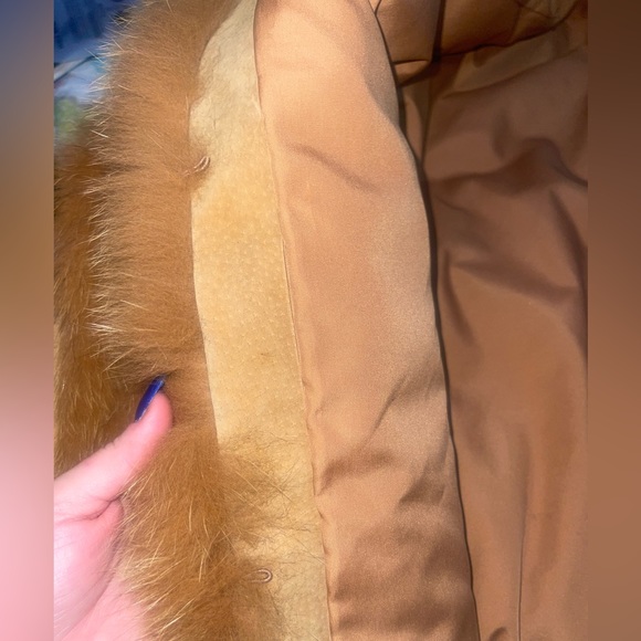 Authentic Fox Fur Coat- Henig Furs- PERFECT Condition, Like New - Picture 5 of 8